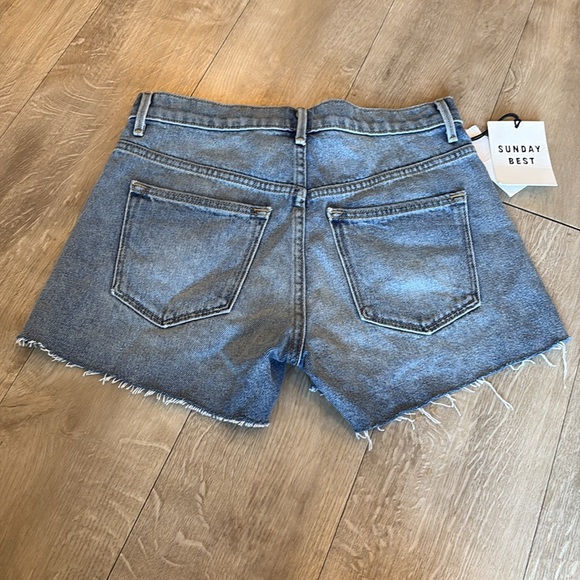 BNWT Sunday Best Aritzia Raw Hem Denim Shorts Women’s Size 2 Waist 27” - Picture 4 of 8